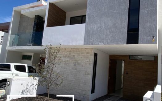 Fina casa en venta en Cañadas de Tres Marías