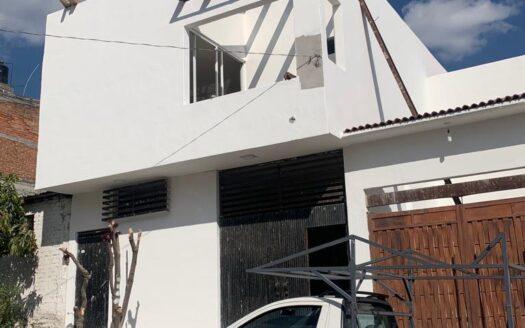 Casa en venta con recámara abajo en San Isidro Itzícuaro