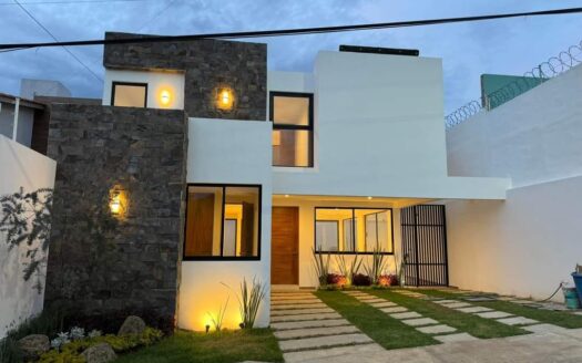 Casa en venta en el fraccionamiento Lomas del Sur, Zona Sur Morelia