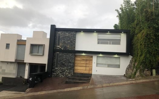 Casa en venta Vistas Altozano, con baño en cada recámara