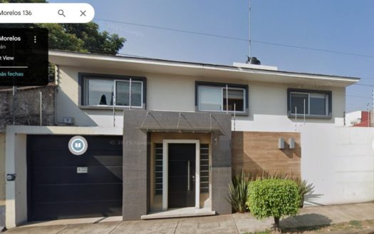 Casa en renta céntrica en Uruapan (ideal para habitar o comercio).